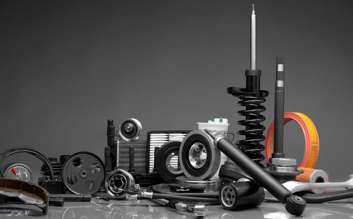 Yokomo Store -Yokomo Store robo de autopartes foto shutterstock